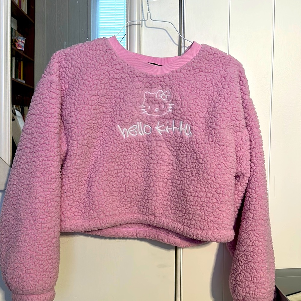 Hello kitty cropped sweater